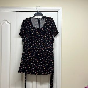 Lane Bryant black floral top with attached belt tie size 20